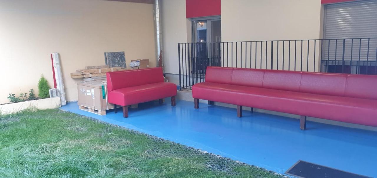 Hotel Le Privilege La Courneuve Exterior foto