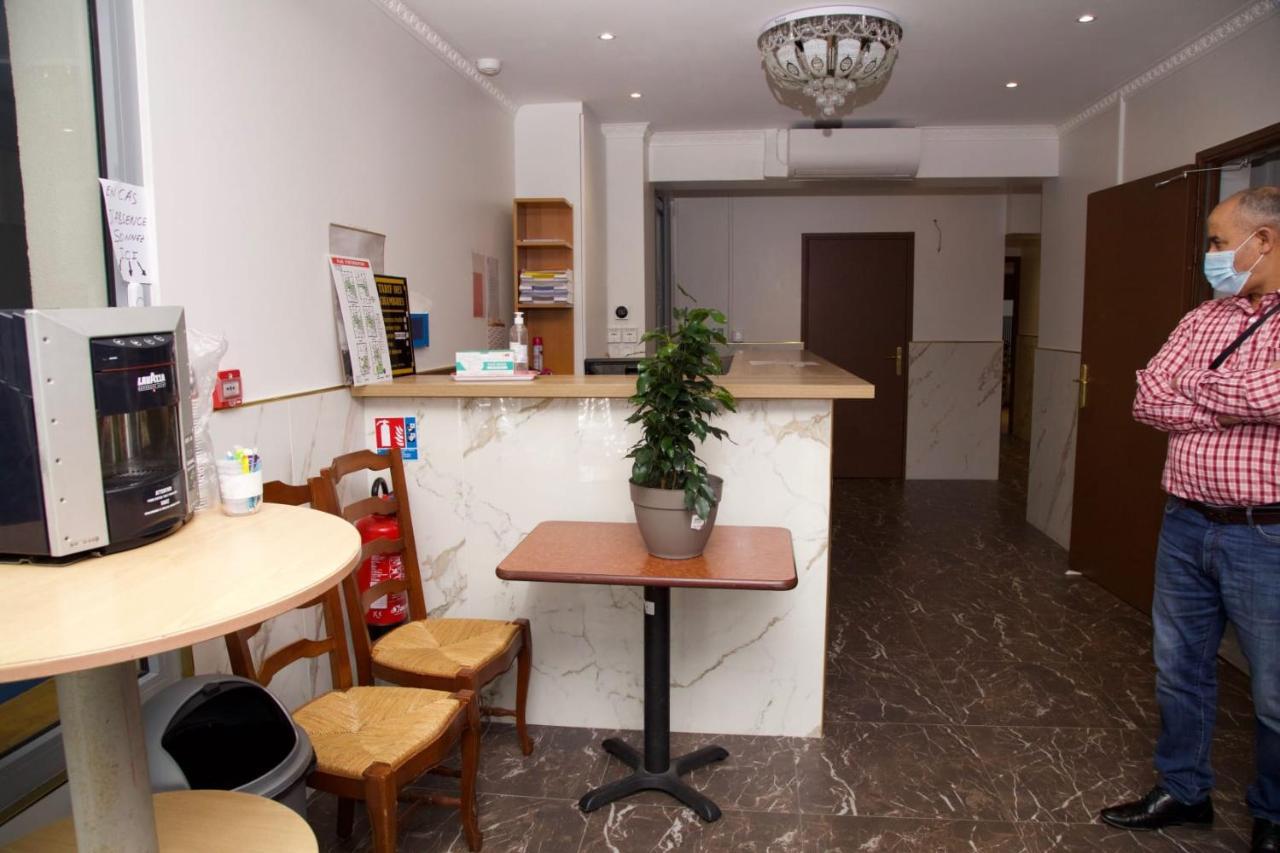 Hotel Le Privilege La Courneuve Exterior foto