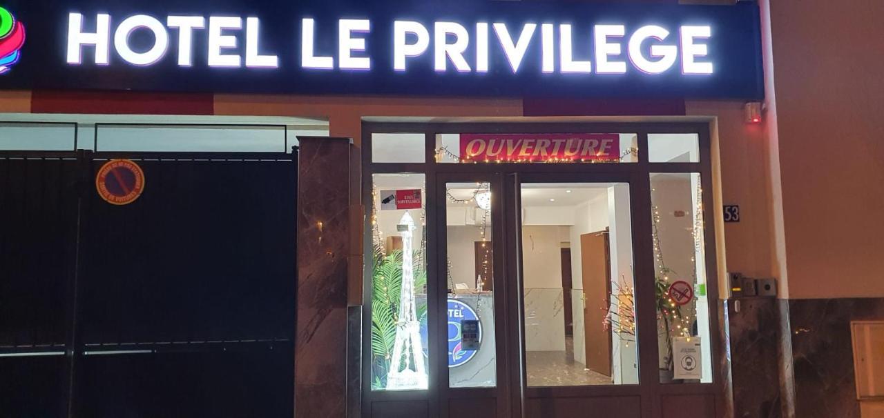 Hotel Le Privilege La Courneuve Exterior foto